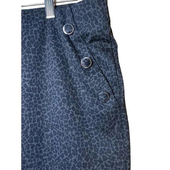 89th + Madison Women's Blue Leopard Classy Buttons Pants Size Large 10-12 - Picture 3 of 6